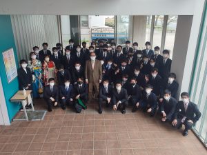 学士課程卒業生への学科での集合写真